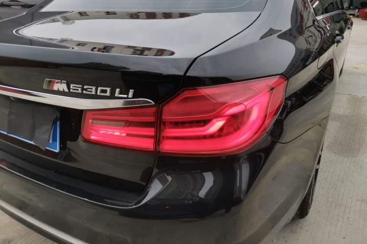 Used BMW 5 Series 2018 530Li Leading Edition Luxury Package Exterior 3