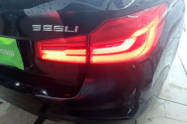 Used BMW 5 Series 2018 525Li M Sport Package Exterior 3