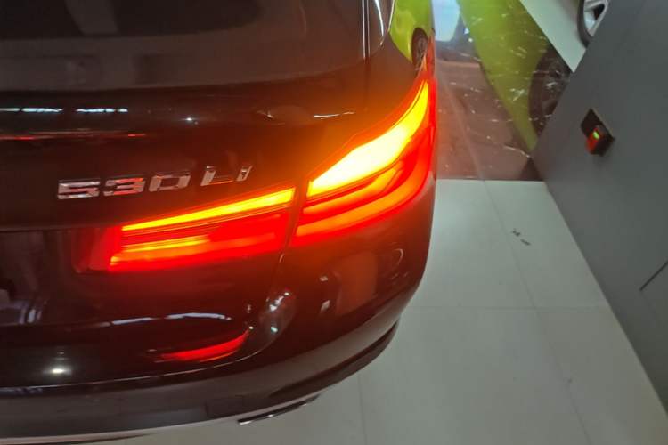 Used BMW 5 Series 2018 Facelifted 530Li Luxury Edition Premium Package Exterior 3