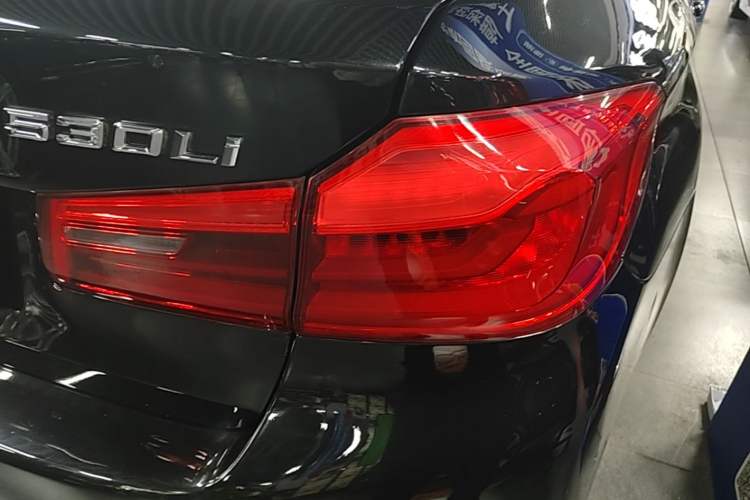 Used BMW 5 Series 2018 530Li Luxury Edition M Sport Package Exterior 3
