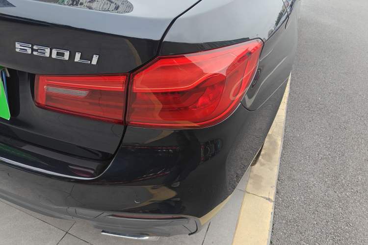 Used BMW 5 Series 2018 Restyled 530Li Leading Edition M Sport Package Exterior 3