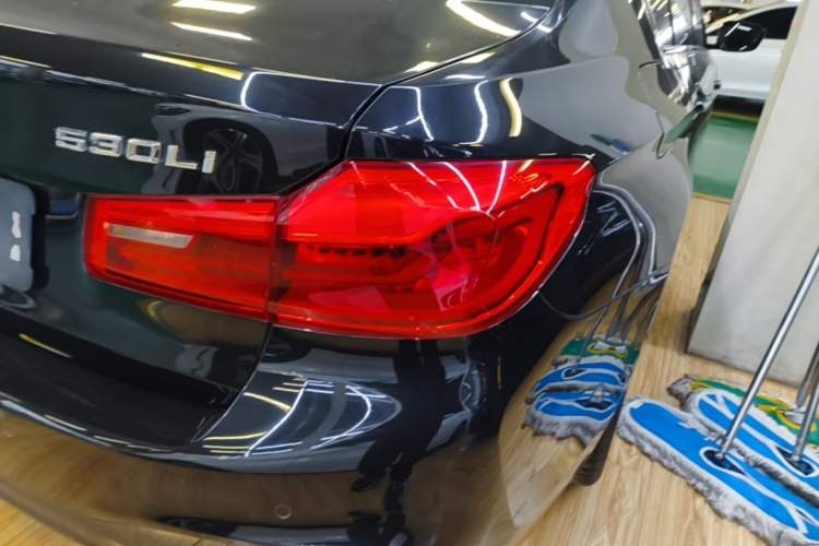 Used BMW 5 Series 2018 Restyled 530Li Luxury Edition M Sport Package Exterior 3