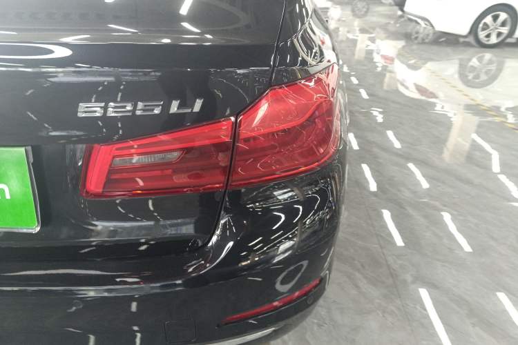 Used BMW 5 Series 2018 525Li Luxury Package Exterior 3
