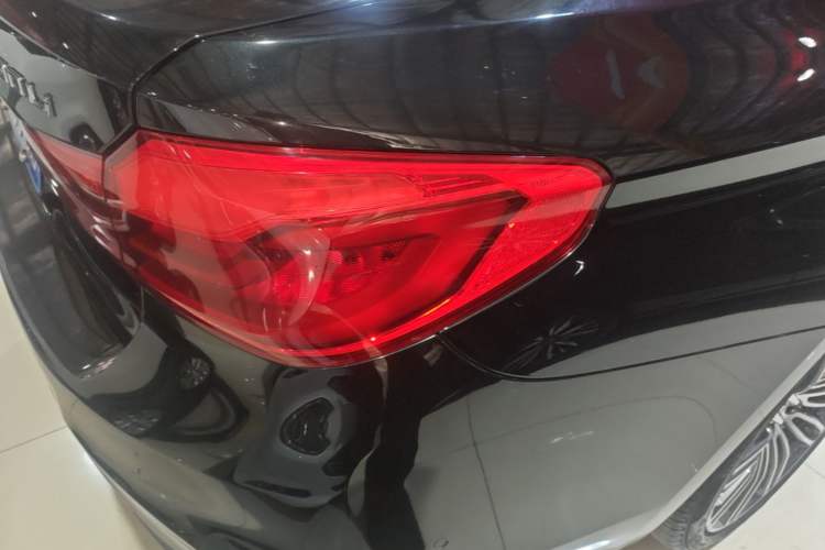 Used BMW 5 Series 2018 Restyled 530Li Leading Edition M Sport Package Exterior 3