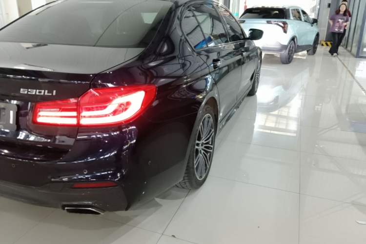 Used BMW 5 Series 2018 Restyled 530Li Leading Edition M Sport Package Exterior 3