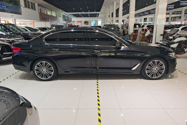Used BMW 5 Series 2018 Restyled 530Li Leading Edition M Sport Package Exterior 3