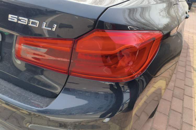 Used BMW 5 Series 2018 Restyled 530Li Leading Edition M Sport Package Exterior 3