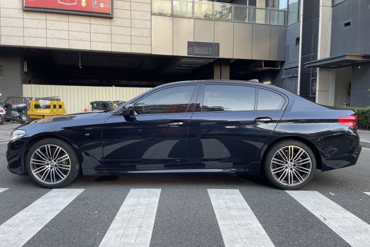 Used BMW 5 Series 2018 Restyled 530Li Luxury Edition M Sport Package Exterior 4