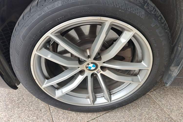 Used BMW 5 Series 2018 525Li M Sport Package Exterior 4
