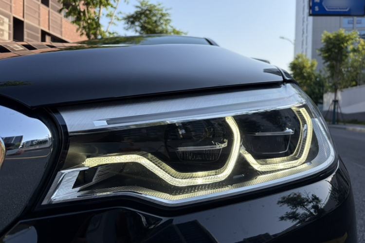 Used BMW 5 Series 2018 Facelifted 530Li Luxury Edition Premium Package Exterior 4