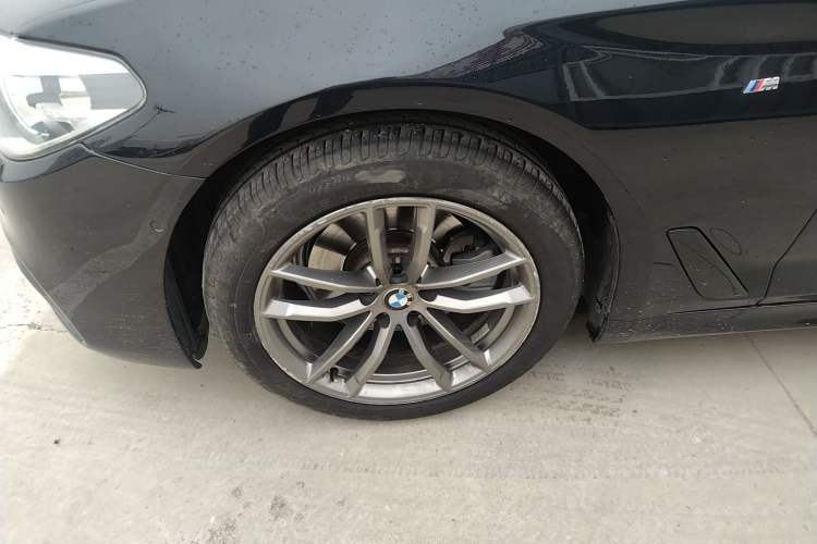 Used BMW 5 Series 2018 525i M Sport Package Exterior 4