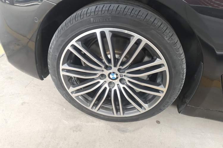 Used BMW 5 Series 2018 Restyled 530Li Leading Edition M Sport Package Exterior 4
