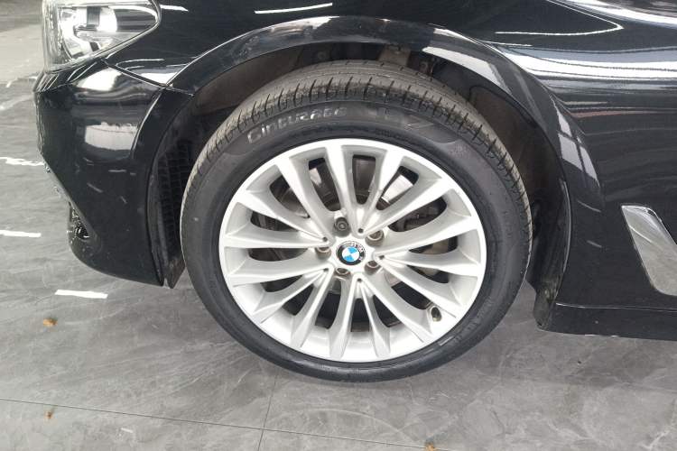 Used BMW 5 Series 2018 525Li Luxury Package Exterior 4