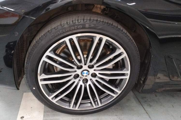 Used BMW 5 Series 2018 Restyled 530Li Leading Edition M Sport Package Exterior 4