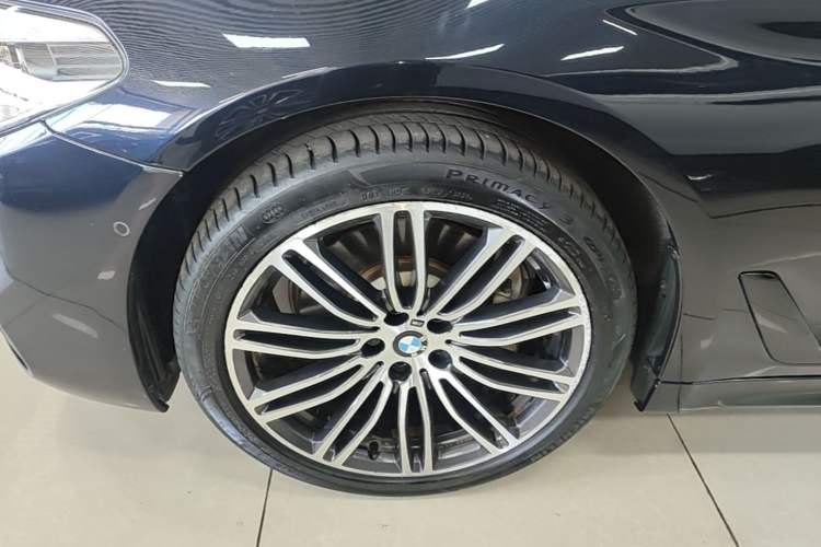 Used BMW 5 Series 2018 530Li Luxury Edition M Sport Package Exterior 4