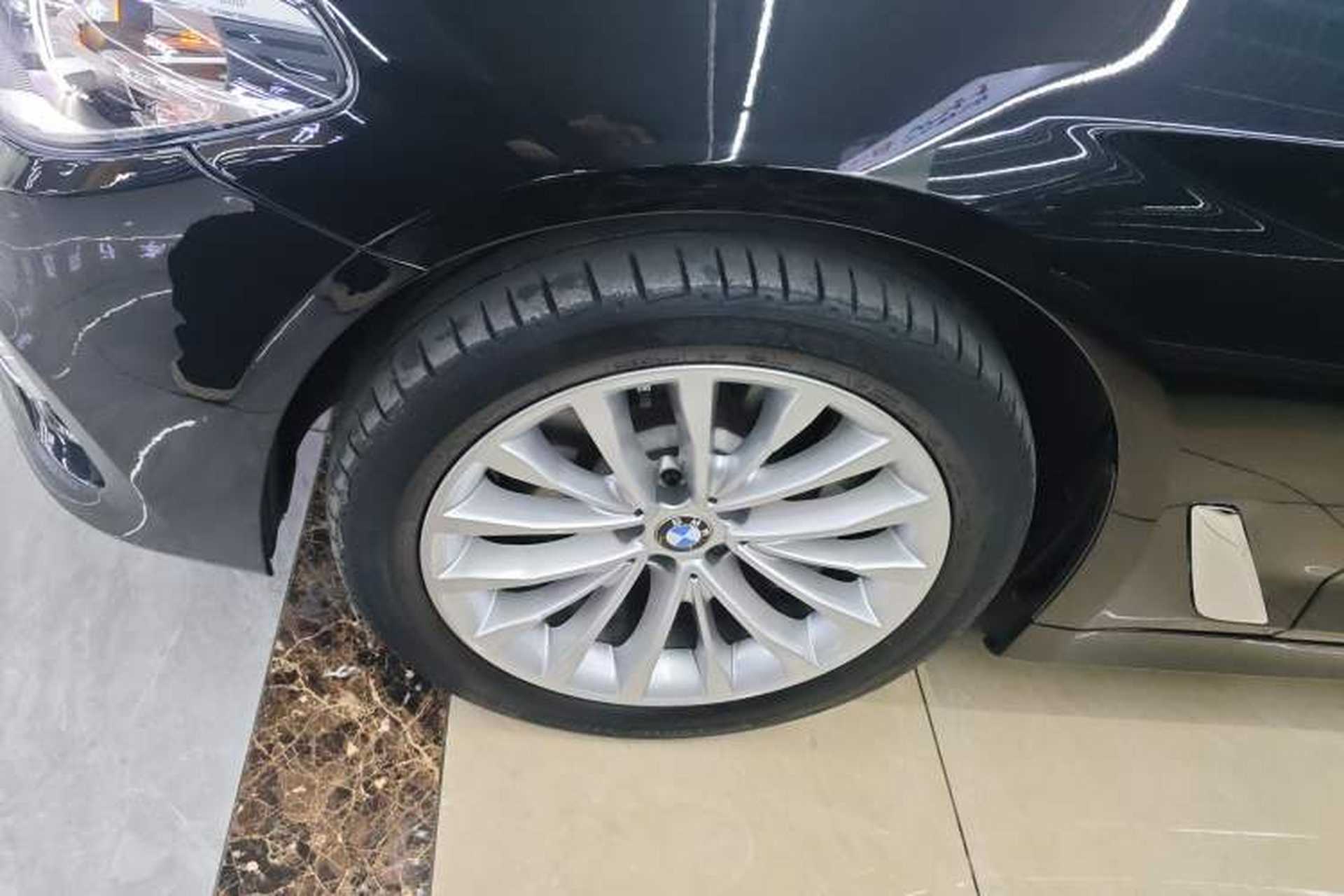 Used BMW 5 Series 2018 Facelifted 530Li xDrive Luxury Package Exterior 4