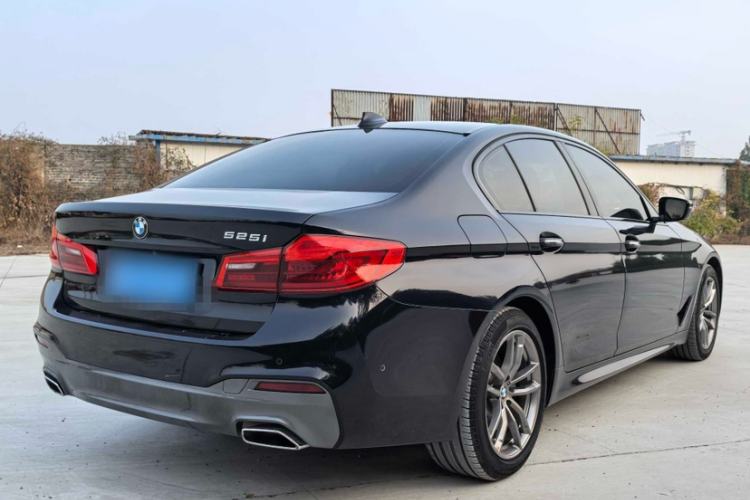 Used BMW 5 Series 2018 525i M Sport Package Exterior 4