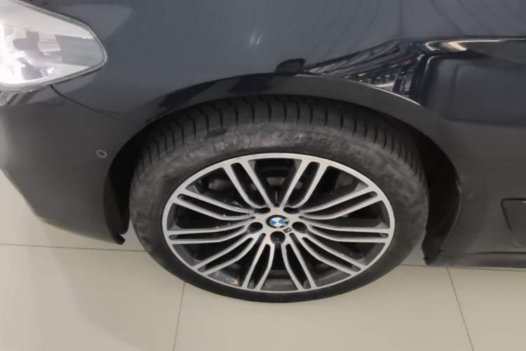 Used BMW 5 Series 2018 Restyled 530Li Leading Edition M Sport Package Exterior 4