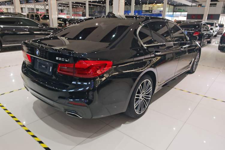 Used BMW 5 Series 2018 Restyled 530Li Leading Edition M Sport Package Exterior 4