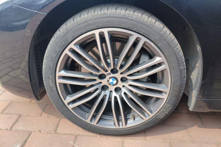 Used BMW 5 Series 2018 Restyled 530Li Leading Edition M Sport Package Exterior 4
