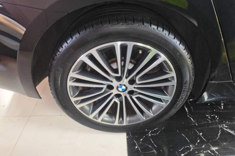 Used BMW 5 Series 2018 Facelifted 530Li Luxury Edition Premium Package Exterior 5