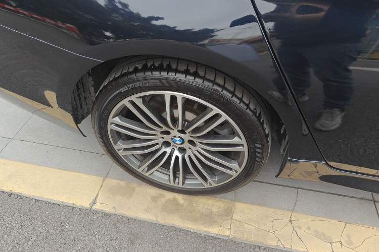 Used BMW 5 Series 2018 Restyled 530Li Leading Edition M Sport Package Exterior 5