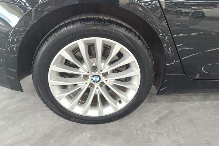 Used BMW 5 Series 2018 525Li Luxury Package Exterior 5