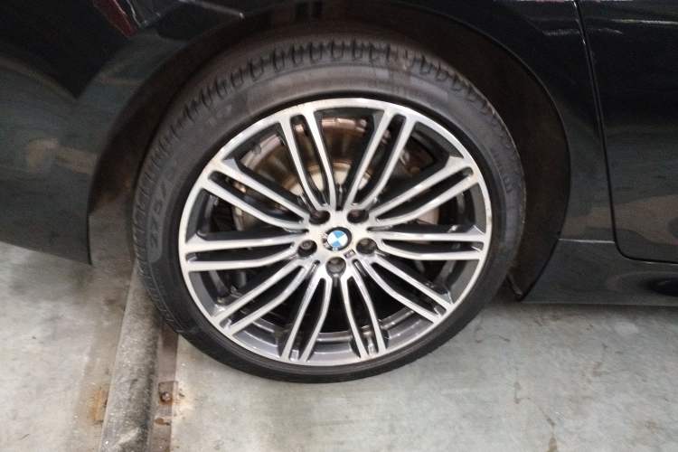Used BMW 5 Series 2018 Restyled 530Li Leading Edition M Sport Package Exterior 5