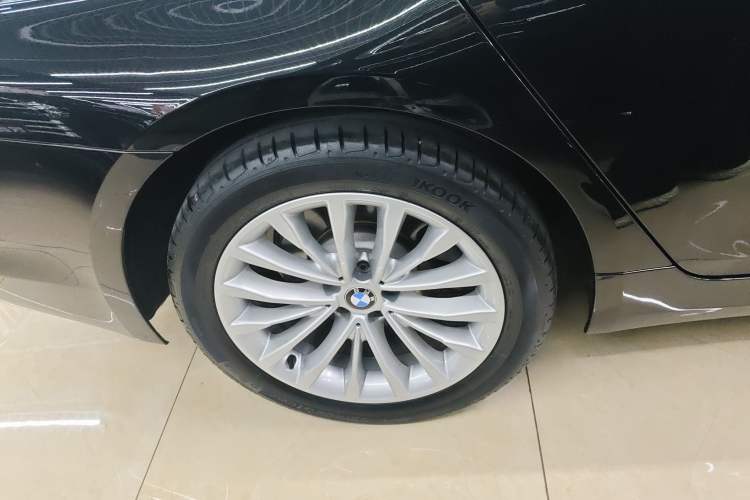 Used BMW 5 Series 2018 Facelifted 530Li xDrive Luxury Package Exterior 5