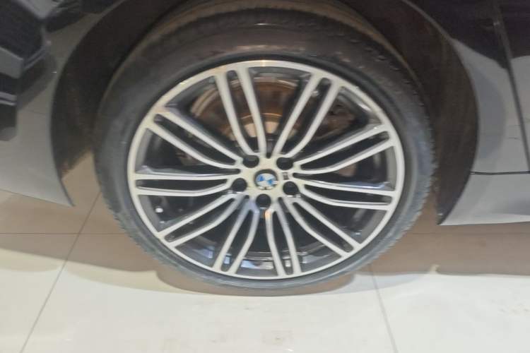 Used BMW 5 Series 2018 Restyled 530Li Leading Edition M Sport Package Exterior 5