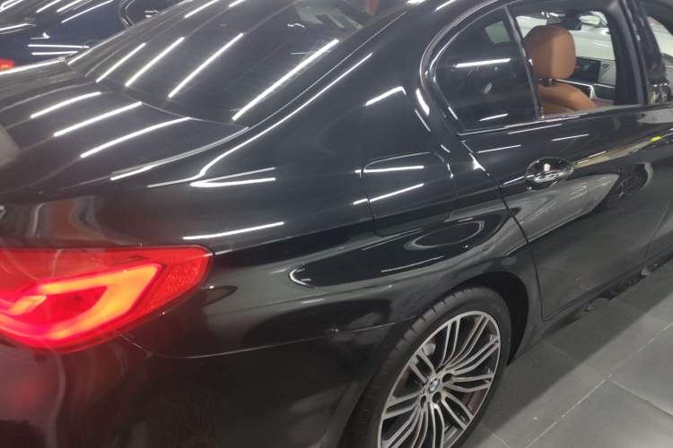 Used BMW 5 Series 2018 Facelifted 530Li xDrive M Sport Package Exterior 5