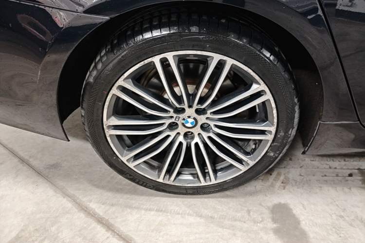 Used BMW 5 Series 2018 530Li Leading Model M Sport Package Exterior 5