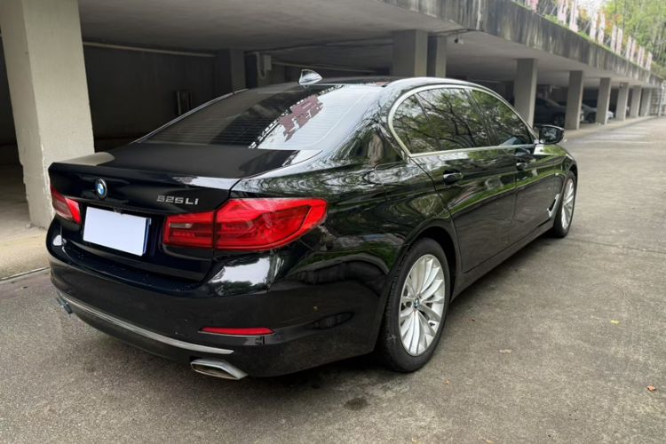 Used BMW 5 Series 2018 525Li Luxury Package
