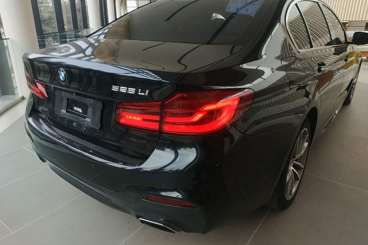 Used BMW 5 Series 2018 525Li M Sport Package Exterior 5
