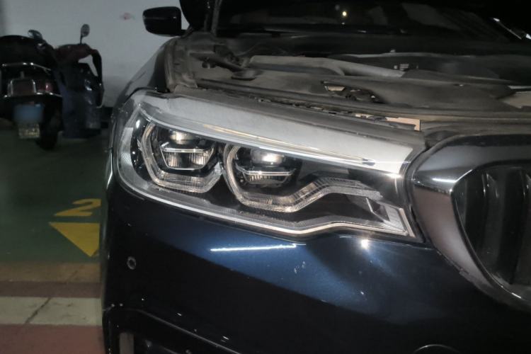 Used BMW 5 Series 2018 Restyled 530Li Luxury Edition M Sport Package Exterior 6