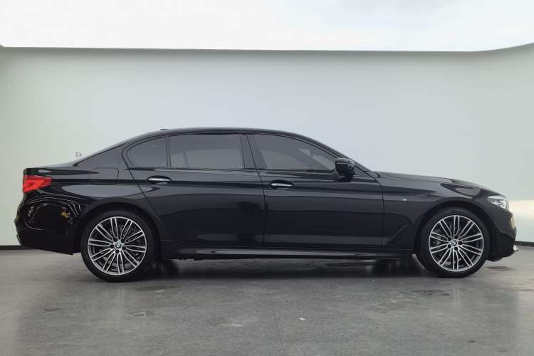 Used BMW 5 Series 2018 530Li Leading Model M Sport Package Exterior 6