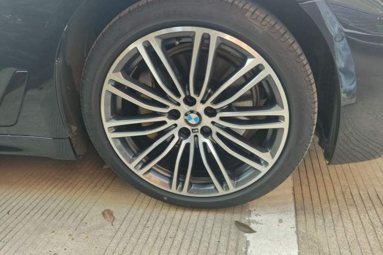 Used BMW 5 Series 2018 Restyled 530Li Leading Edition M Sport Package Exterior 7