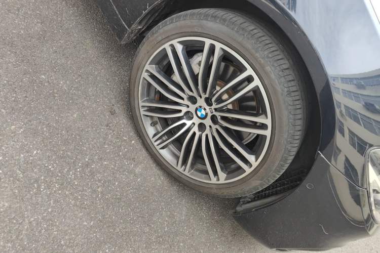 Used BMW 5 Series 2018 530Li Leading Model M Sport Package Exterior 7