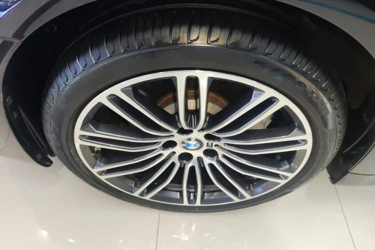 Used BMW 5 Series 2018 Restyled 530Li Leading Edition M Sport Package Exterior 7