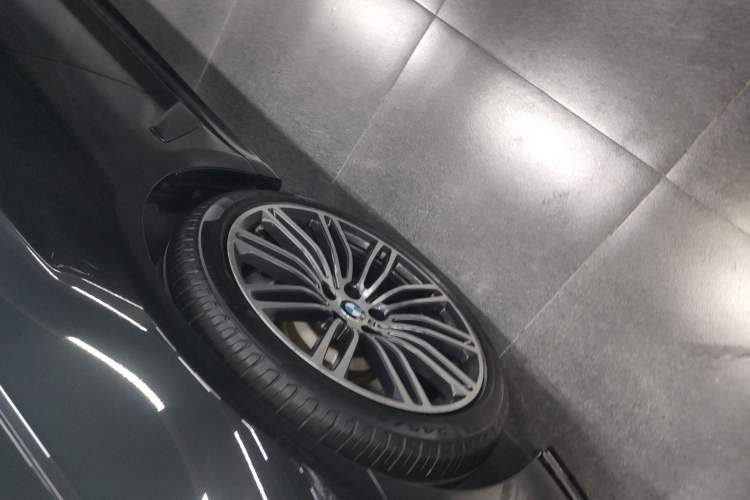 Used BMW 5 Series 2018 Facelifted 530Li xDrive M Sport Package Exterior 7