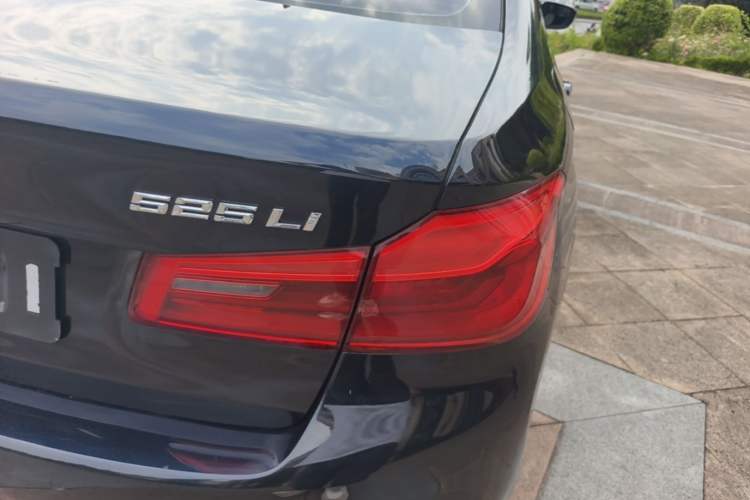 Used BMW 5 Series 2018 525Li M Sport Package Exterior 8