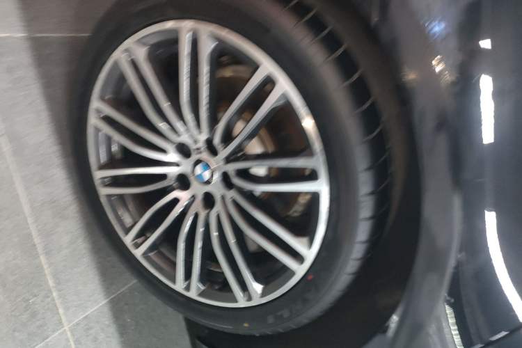 Used BMW 5 Series 2018 Facelifted 530Li xDrive M Sport Package Exterior 8