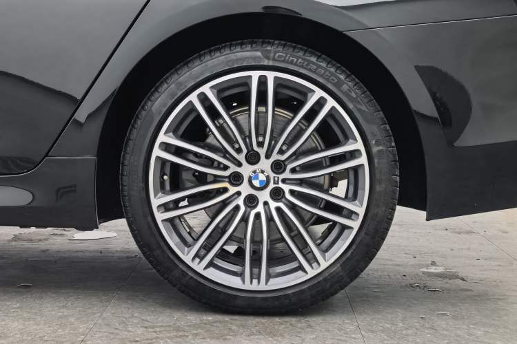 Used BMW 5 Series 2018 530Li Leading Model M Sport Package Exterior 8