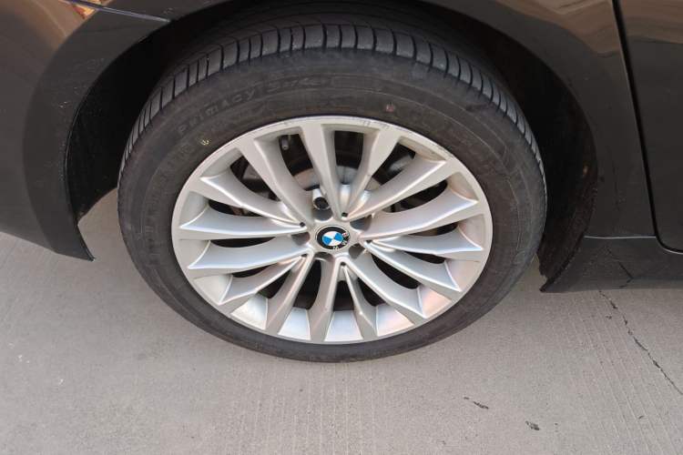 Used BMW 5 Series 2018 Facelifted 530Li xDrive Luxury Package Exterior 8