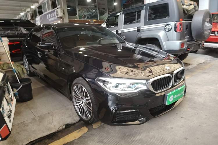Used BMW 5 Series 2018 Restyled 530Li Leading Edition M Sport Package Front Right 45 Deg