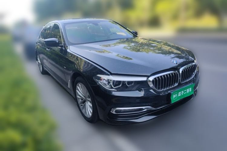 Used BMW 5 Series 2018 Facelifted 530Li xDrive Luxury Package Front Right 45 Deg