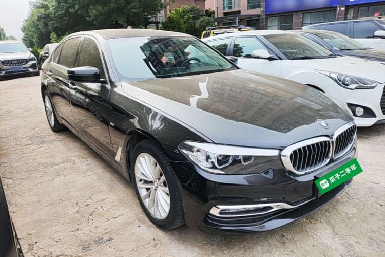 Used BMW 5 Series 2018 Facelifted 530Li xDrive Luxury Package Front Right 45 Deg