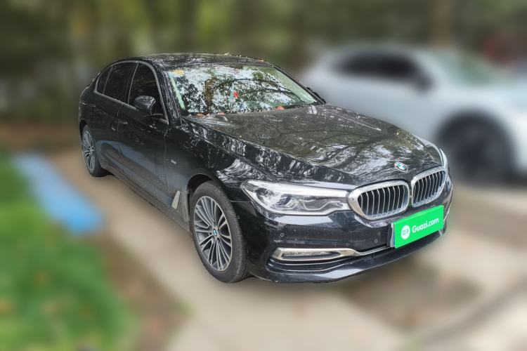 Used BMW 5 Series 2018 Facelifted 530Li Luxury Edition Premium Package Front Right 45 Deg