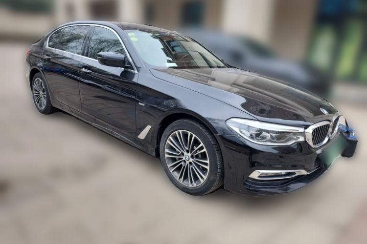 Used BMW 5 Series 2018 Facelifted 530Li Luxury Edition Premium Package Front Right 45 Deg