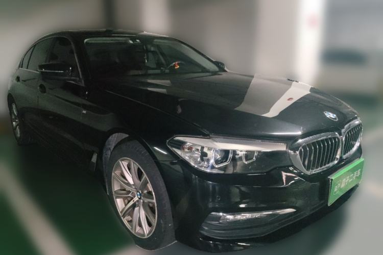 Used BMW 5 Series 2018 528Li Launch Special Edition Front Right 45 Deg